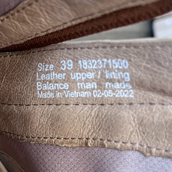 Dansko Sarah Boots Tan Milled Burnished Leather Ankle Booties Size 39 Size Zip - Picture 3 of 8